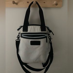 COPY - Lolë Lily mini tote